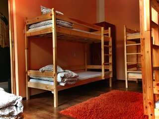 Хостелы Chilli Hostel Краков Кровать в общем 8-местном номере-12