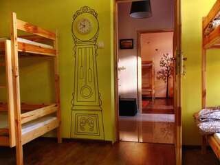 Хостелы Chilli Hostel Краков Кровать в общем 8-местном номере-22