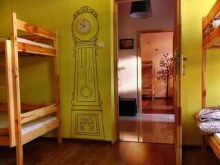 Хостелы Chilli Hostel Краков Кровать в общем 8-местном номере-3